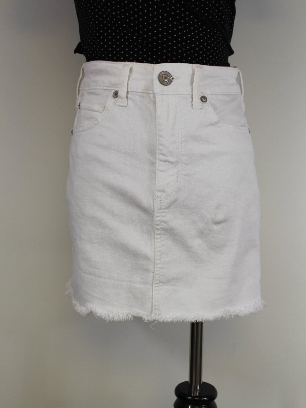 American Eagle White Denim Mini Skirt High Rise Y2K 90s Distressed Hem Size 6